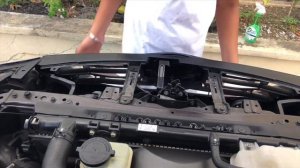 How to remove and install the grill of the 2018 Toyota Fortuner.