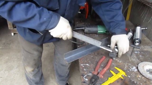 Скаут Сафари-3. Ставлю задние амортизаторы смотреть онлайн