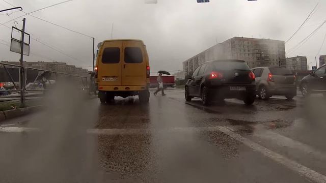Камера GoPro на бампере во время ливня в Магнитогорске смотреть онлайн