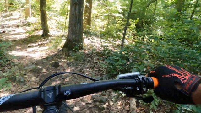 Mountain biking at Waldo Southbury, CT Where's Waldo and Daffy(Trailforks) смотреть онлайн