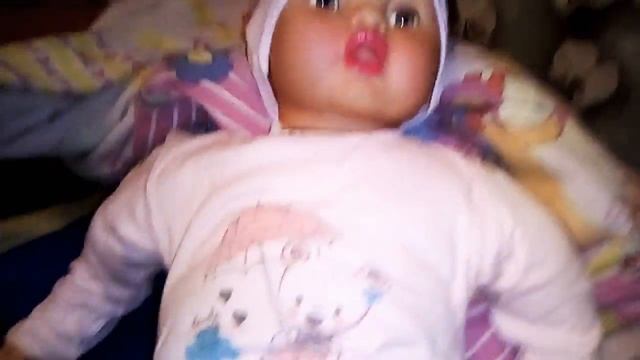 Вика кушает и ложиться спать.