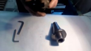 Установка и закрепление концевых фрез с цилиндрическим и коническим хвостовиком