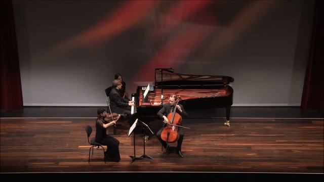 TrioVanBeethoven - Michail Glinka: Moderato from "Three Russian Songs" смотреть онлайн