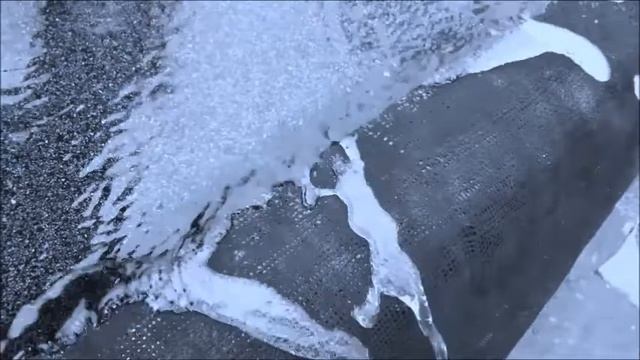 Гидрофобный материал. Разработан для защиты от наледи и сосулек карнизов крыш смотреть онлайн