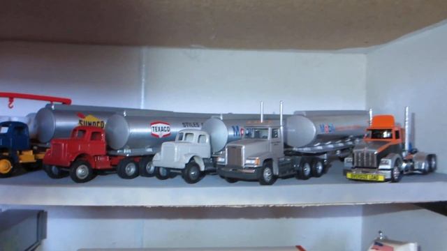 My 1/64th truck collection. (So far} смотреть онлайн