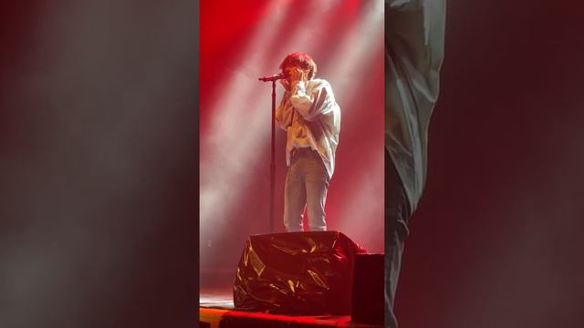 220321 THE ROSE WOOSUNG BOSTON EPIK HIGH CONCERT / TOUR - ILYSB (LANY COVER) FANCAM смотреть онлайн