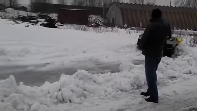 Вездеход Пелец 300 чистит снег смотреть онлайн