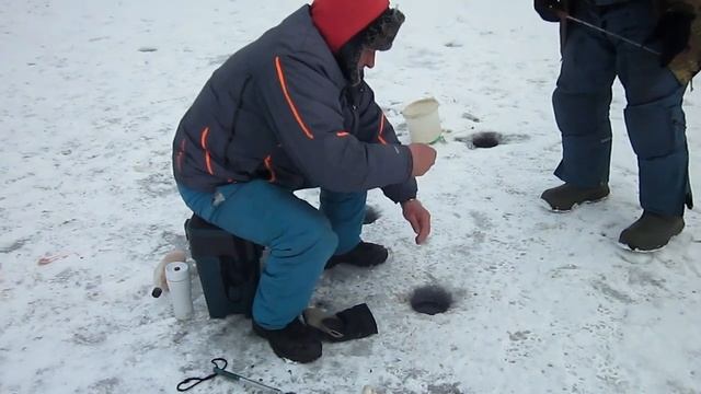 Люди и рыбы. На льду - 4.. Красноярск. Абаканская протока. " Аквариум". смотреть онлайн