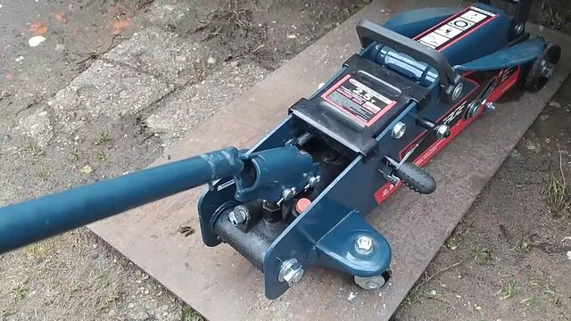 Распаковка — Подкатной домкрат Forsage TH22501CB (с фиксацией) смотреть онлайн