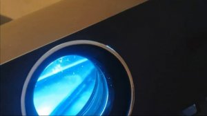 Dirt on the lens of the projector/Грязь на линзе проектора.