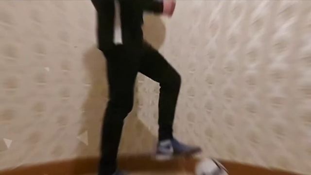 Урок 1. Наступание на мяч подошвой носка со сменой ног прыжками. смотреть онлайн