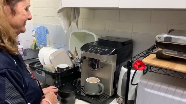 Sue Reviews the DeLonghi Magnifica Evo Coffee Machine | The Good Guys смотреть онлайн