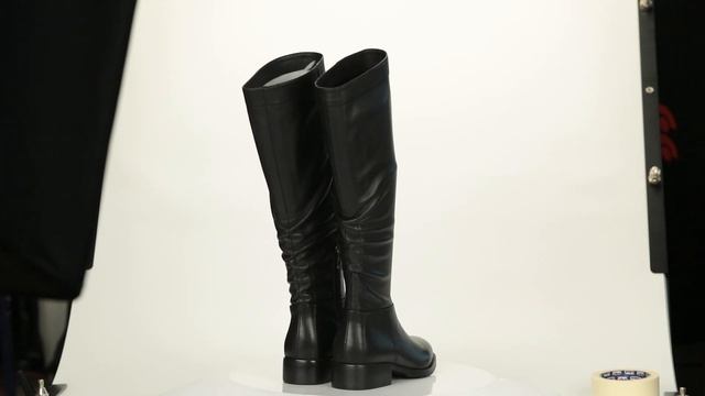 Черные сапоги из кожи на подкладке из текстиля на квадратном каблуке 8A188-P542-1 смотреть онлайн