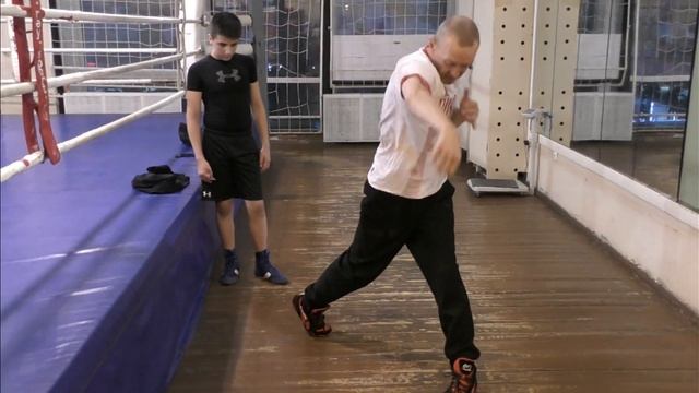 Узкая боксёрская стойка - плюсы и минусы (English subs) смотреть онлайн