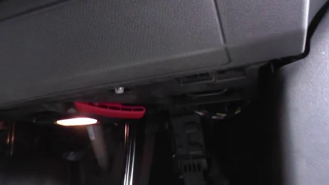Mercedes GLA OBD2 Diagnostic Port Location Guide смотреть онлайн