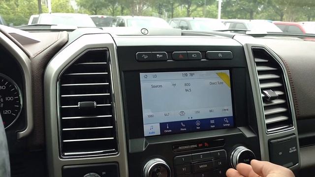 2020 Ford F-150 King Ranch Truck SuperCrew Cab V-6 cyl смотреть онлайн