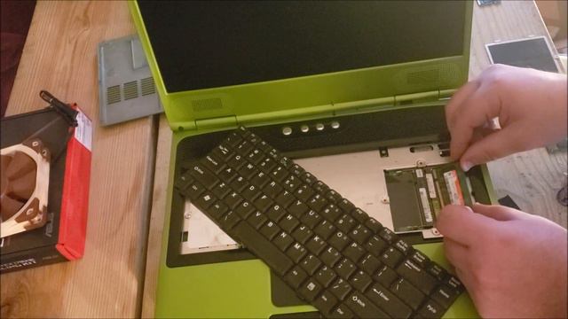 Rare Green Alienware Area 51m 766 arrives! But somethings not quite right... смотреть онлайн