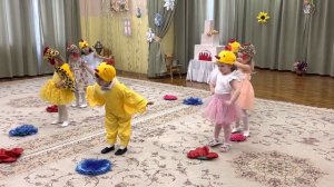 Танец для ясельной группы «Маленький цыпленок»