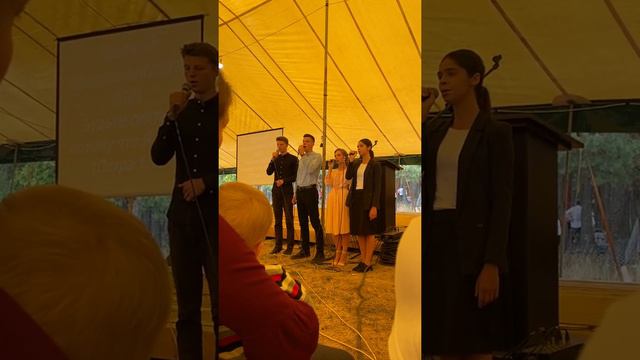 Божья любовь сошла на землю в ясли... смотреть онлайн