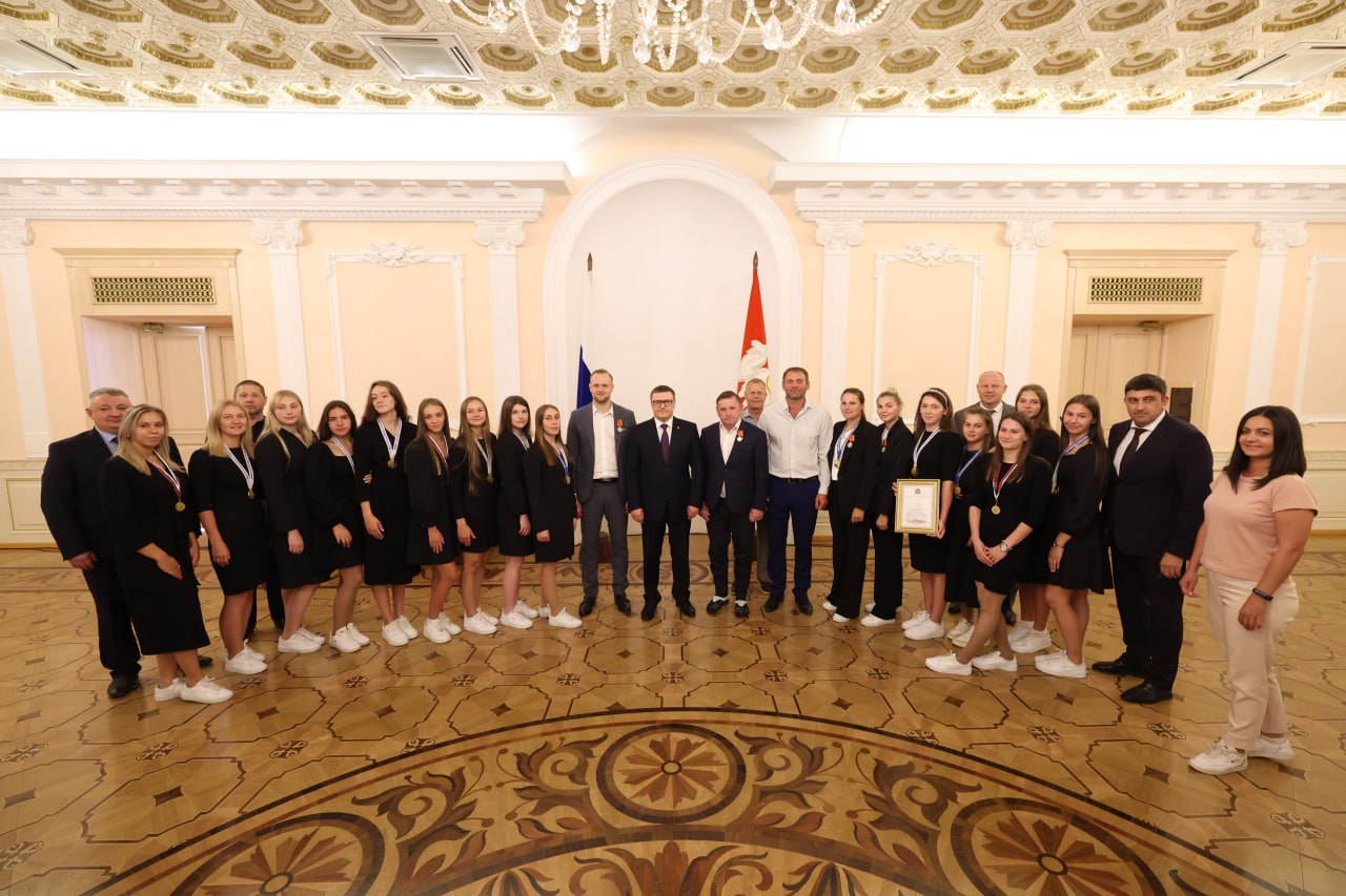 Губернатор Челябинской области наградил ватерпольную команду «Динамо-Уралочка» смотреть онлайн