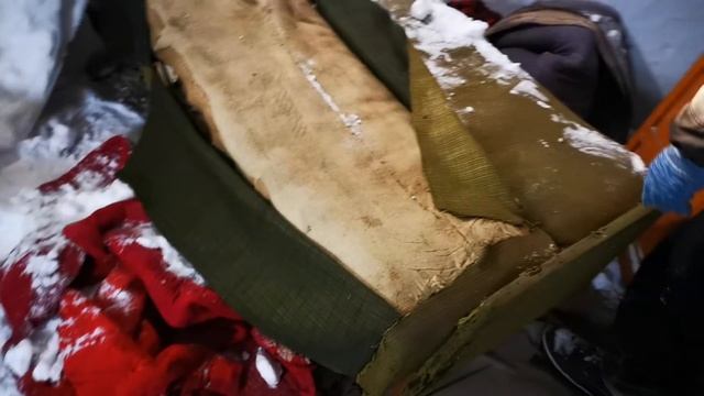 НАШЛИ ПАЧКУ КУПЮР В ДИВАНЕ СТАРОГО СЕЛЬСОВЕТА ИЗ ЛИХИХ 90-х. Коп и поиск монет смотреть онлайн