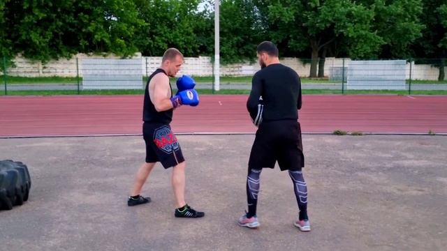 Ислам Думанов !Наработка на лапах !Ноги сегодня отдыхают Islam Dumanov!#бокс #видное #boxing смотреть онлайн