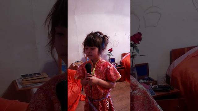 Песня ,,Сюрприз,,исполняет Софья Горбунова. смотреть онлайн