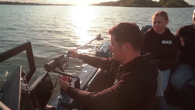 Лодка BRO 4.7 полный фарш! Тесты скорости с разной загрузкой. смотреть онлайн