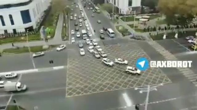 Тошкент чорраҳаларида вафел чизиклари чизилмокда