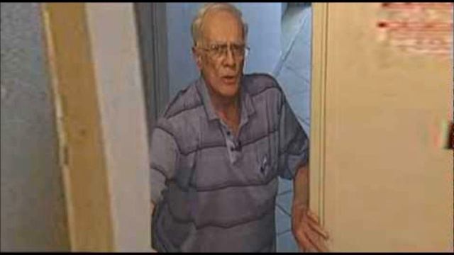 Dave Morgan is trapped in an elevator in NYC once again смотреть онлайн