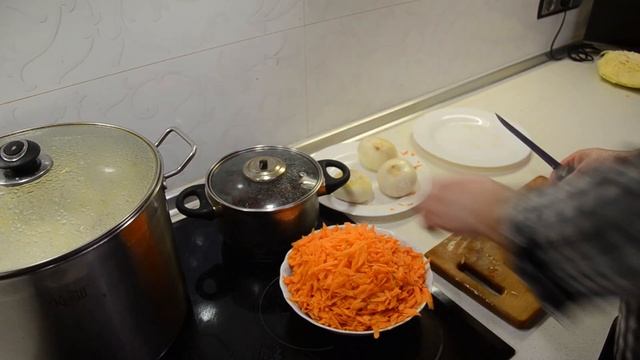 БОРЩ!!! Густой, наваристый, вкусный борщ. Мой адаптивный рецепт с учетом традиций бабушки и мамы. смотреть онлайн