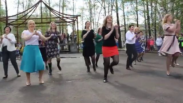 Сюрприз от родителей и классных руководителей на Последний Звонок 2016! Город Советская Гавань смотреть онлайн