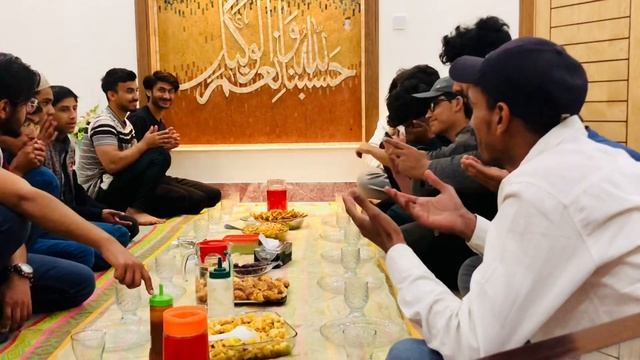 Aftar party with friends | dost nay ki aftarii ??| смотреть онлайн
