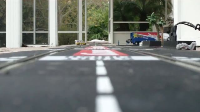 Slot car Drag racing for fun! смотреть онлайн