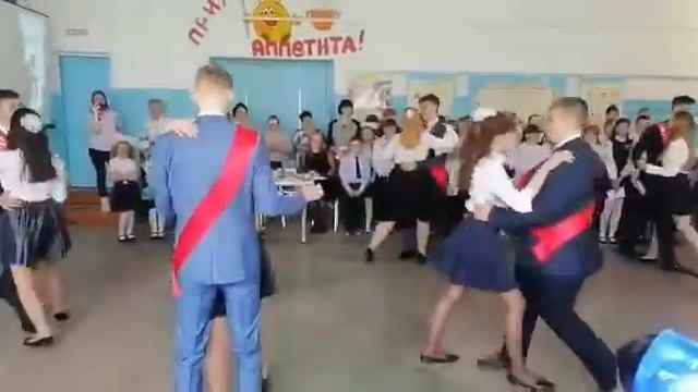 школьный вальс. смотреть онлайн