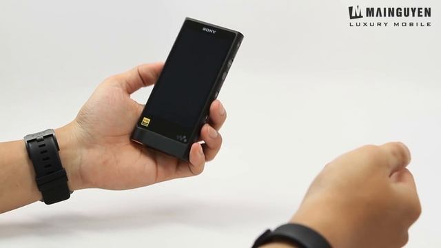 Khui hộp Sony Walkman NW-ZX2 - www.mainguyen.vn смотреть онлайн