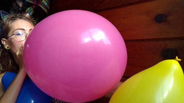 Squeaky ASMR Balloon Inflation With Looner Clown Girl Gravite56 | ACCIDENTAL POP