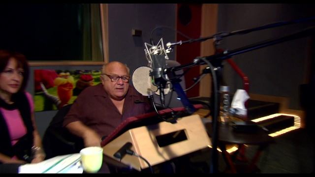 Danny DeVito Voices The Lorax En Español смотреть онлайн