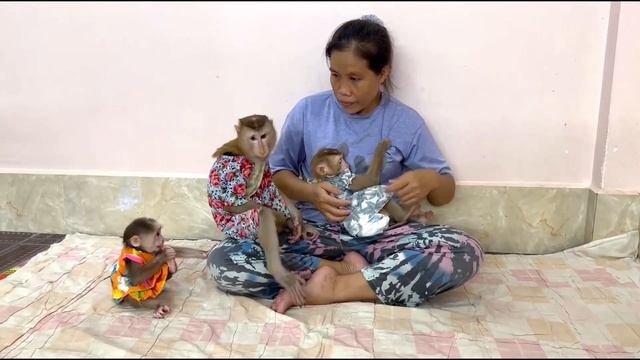 Eternal Love!! Mom Give Warm Hug To Brother Sovan With Much Love & Affection, смотреть онлайн