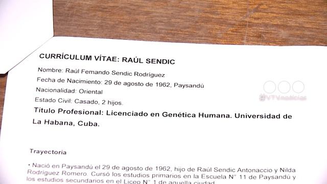 MUJICA Y TOPOLANSKY VIERON PAPELES DE ESTUDIOS DE SENDIC: "LE FALTA LA TESIS" - JOSÉ MUJICA смотреть онлайн