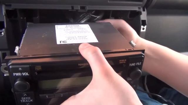 Установка адаптера Yatour Toyota FJ Cruiser 2007 2008 2009 2010 2011 2012 USB SD AUX iPhone смотреть онлайн