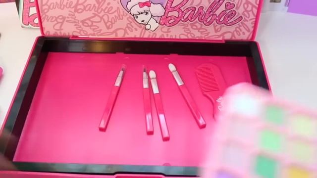 Barbie New Year Deluxe Makeup Cosmetic Set?Glitter Lip Gloss Unique Boutique смотреть онлайн