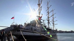 Российский парусник «Паллада» проводили во Владивостоке в кругосветное плавание