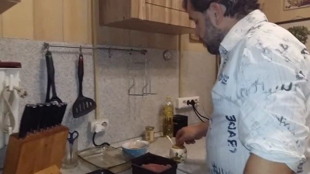 Пожарские котлеты с картофелем фри и авторским томатным соусом смотреть онлайн