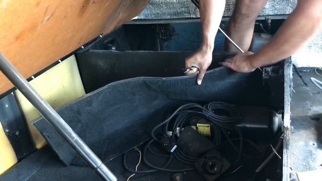 Freightliner Classic Xl. Виброшумоизоляция вторая часть. Демонтаж старого пола. Перенос автономки.
