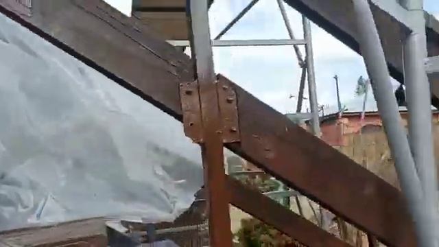 Третий этап работы с блок хаусом - наносим второй слой краски. Peskostruyekat.ru смотреть онлайн