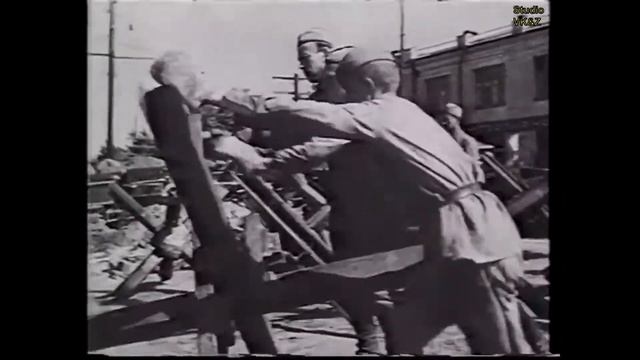 " Майор привез мальчишку на лафете".. Стихи Константина Симонова. Читает Валентин Карманов. смотреть онлайн