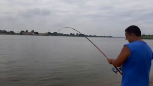 Рыбалка в Астрахани на реке Кизань. Ловим сома? - Бассейн Лейка - Жарим шашлык