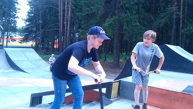 ТИПЫ ЛЮДЕЙ В СКЕЙТ-ПАРКЕ смотреть онлайн