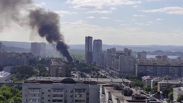 Пожар на улице Татищева (Екатеринбург, 08.06.2021) смотреть онлайн